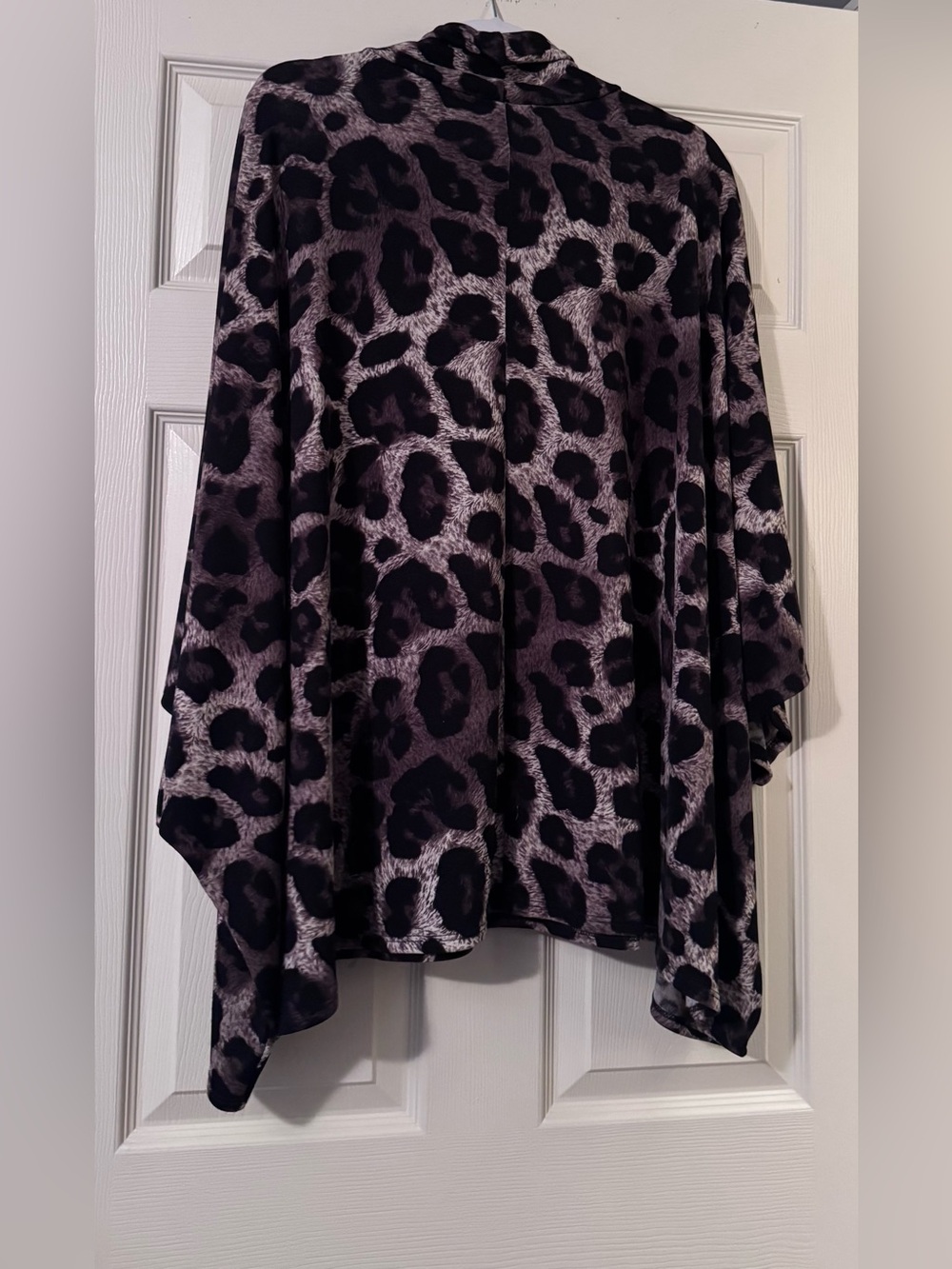 Leopard Print Flowing Poncho Top    Size 2X - Picture 3 of 6